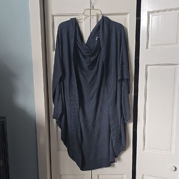 Elegant Gray Women's WRAP/SHAWL! Sweater - Picture 1 of 6